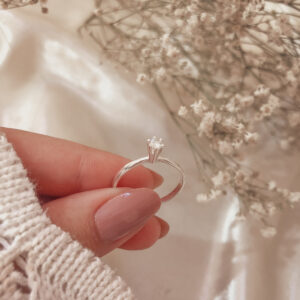 Anel Solitário liso  minimalista