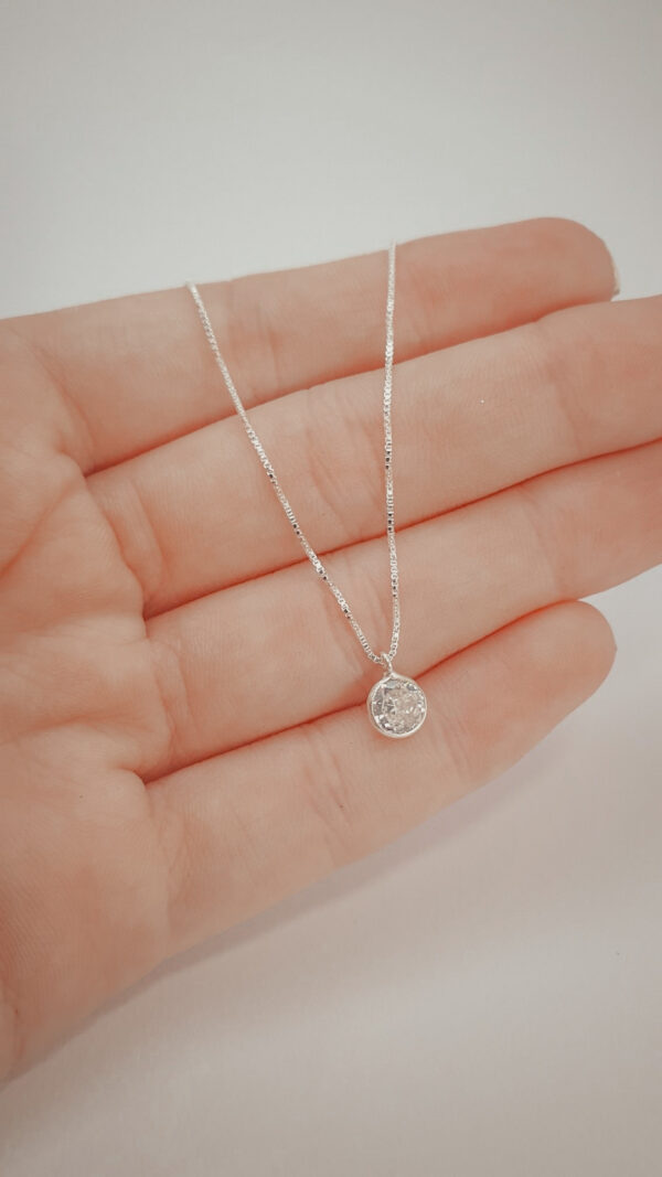 Colar Ponto de Luz minimalista