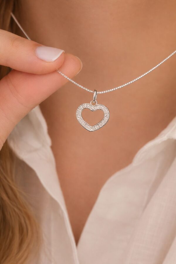 Colar coração cravejado